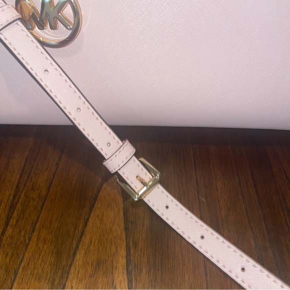 Michael Kors Satchel Crossbody Medium Soft Pink Like New! - Picture 9 of 16